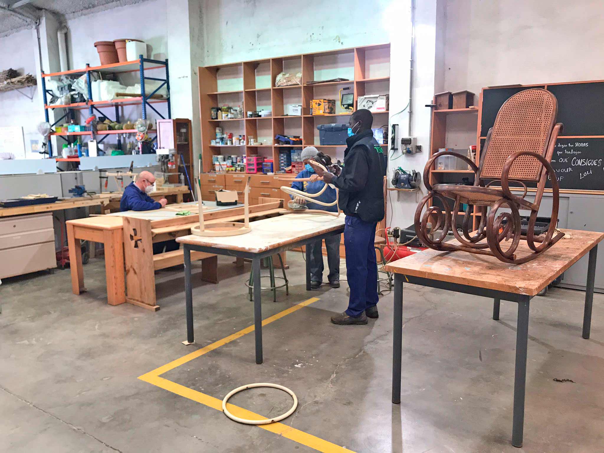 Taller prelaboral de restauración de muebles.